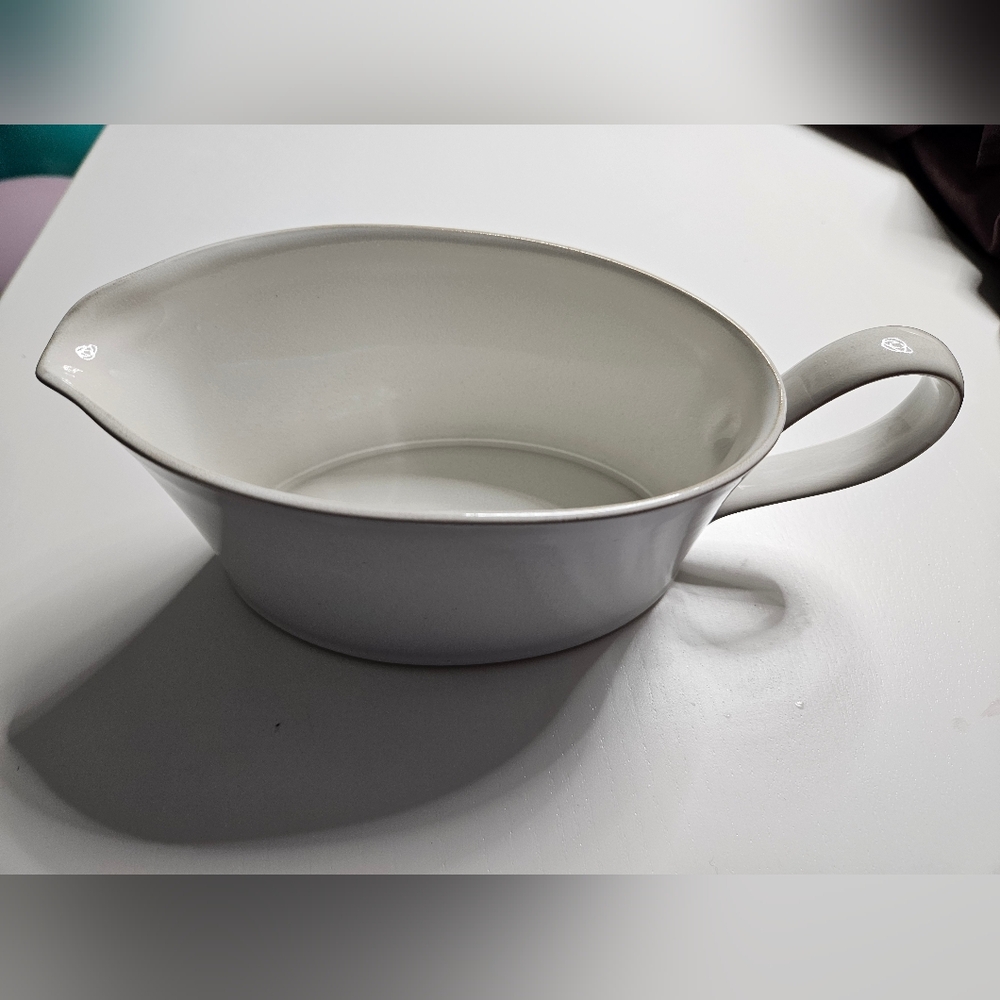 Denby Signature White Stonewear Gravy/Sauce Boat Never Used Made In England